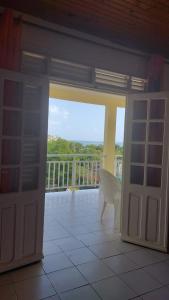 Uma varanda ou terraço em F2 Vue sur mer La villa du manguier