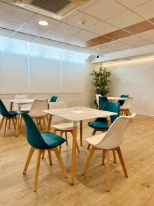 a conference room with tables and chairs at Residencia Mediterraneo in San Vicente del Raspeig