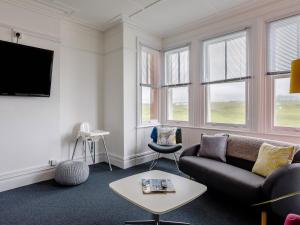 a living room with a couch and a table at 1 Bed in Bude 78610 in Bude