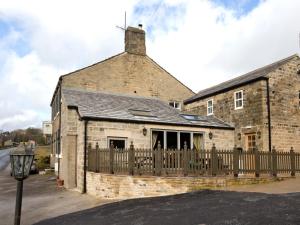 an old brick building with a wooden fence at 1 Bed in Pateley Bridge G0050 in Pateley Bridge