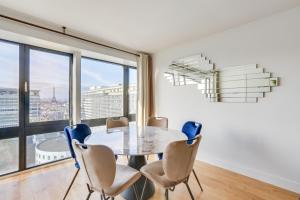 Paris luxury Apartment with Eiffel Tower View, 1 min metro, parking