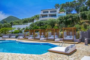 Bazén v ubytování Ionian Eye Design Studios & Spa nebo v jeho okolí