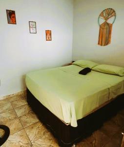 Giường trong phòng chung tại Espaço Jardim Secreto Hostel