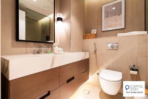Een badkamer bij Capital Stay - 2 Bed Apartment - The Address Fujairah