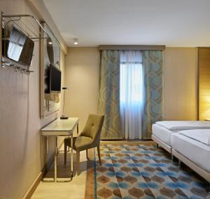 Postel nebo postele na pokoji v ubytování TITANIC Comfort Mitte