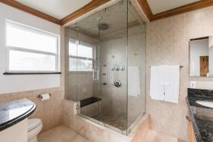 Solana Beach Home 4 blocks from the Ocean的一间浴室
