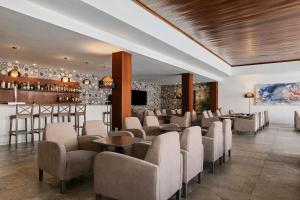 a bar in a restaurant with chairs and a counter at Prinsotel Alba & Spa in Cala d´Or