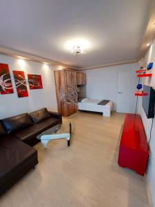 a living room with a couch and a bed at Ferienwohnung bis 4 Personen in Hannover in Hannover