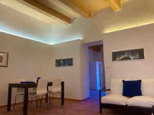 a living room with a table and white chairs at Maratea - Centro Storico - Strada Sospiro in Maratea