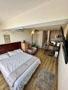 Posteľ alebo postele v izbe v ubytovaní Lovely New Studio 77
