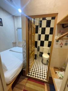a small bathroom with a bed and a toilet at Winny Hotel in Can Tho