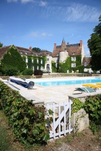 a large swimming pool in front of a castle at Le Sequoia in Velles