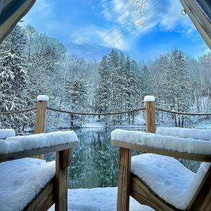 Rainbow Mountain Resort - LGBTQ Friendly v zimě