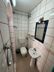 Phòng tắm tại Lagos Central Hostel
