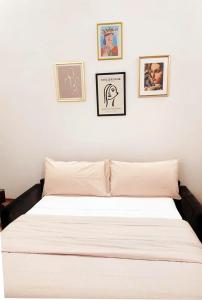 En eller flere senge i et værelse på Maison In Centro