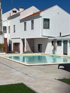 a swimming pool in front of a house at 145 Townhouse in Ílhavo