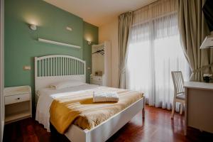מיטה או מיטות בחדר ב-SIGIS HOTEL Fiumicino