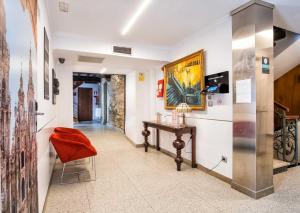 A television and/or entertainment centre at Hotel Alda Bonaval