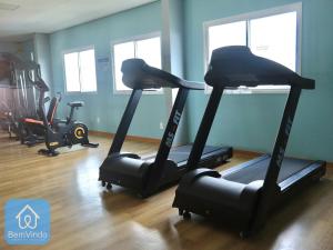 The fitness centre and/or fitness facilities at Studio charmoso a 150m da praia de Piatã