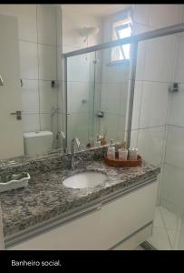 a bathroom counter with a sink and a mirror at Não está disponível para locação in Ilhéus