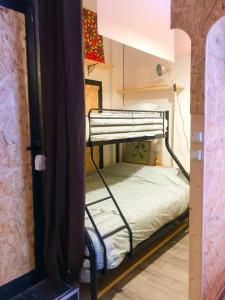 a bunk bed in a room with a mirror at Luminoso y acogedor bajo en Tetuán by beBalmy in Madrid