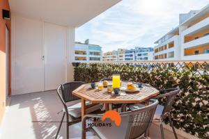Balkoni atau teres di #209 Lumina Flat by Home Holidays
