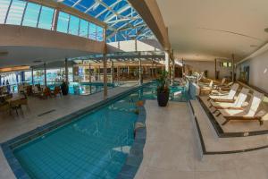 A piscina localizada em Costao do Santinho Resort All Inclusive ou nos arredores