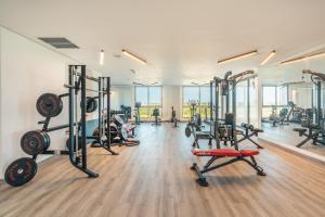 Fitness centrum a/nebo fitness zařízení v ubytování Modern Apartment in Exclusive Tower at Cap Cana