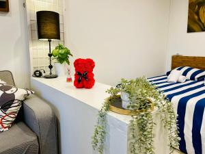 Posteľ alebo postele v izbe v ubytovaní Studio Rénové au calme avec Terrasse Trouville