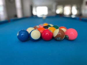 1-Story Getaway w Pool, Jacuzzi & Firepit, Sleeps 10