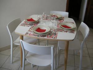 ห้องอาหารหรือที่รับประทานอาหารของ Civico10, appartamento centrale con parcheggio e terrazzo