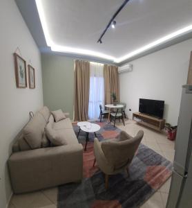 TV a/nebo společenská místnost v ubytování Oda Hotel Tirana
