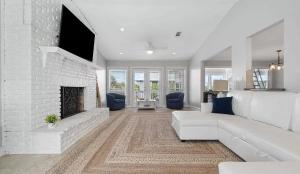 Μια τηλεόραση ή/και κέντρο ψυχαγωγίας στο Beachside Bliss Beach House