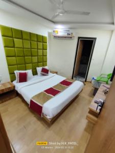 Una cama o camas en una habitación de Hotel Happy Stay