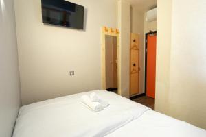 a bedroom with a bed with white towels on it at easyHotel Glasgow City in Glasgow