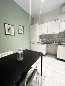 A kitchen or kitchenette at EASYROOMS ONE