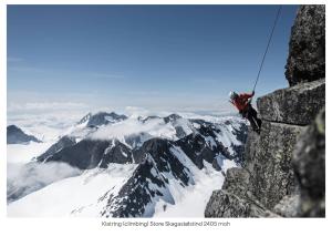 a man is rappelling off of a mountain at Turtagr&oslash; Hotel in Fortun