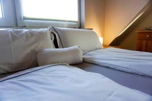 two white pillows sitting on top of a bed at Apartment Christina in Weingarten