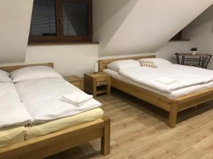 Posteľ alebo postele v izbe v ubytovaní Penzion U Kostela