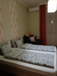 Cama o camas de una habitación en Hársfa apartman