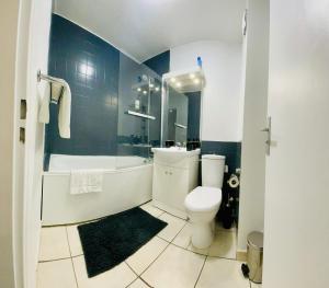 Kúpeľňa v ubytovaní Studio Rénové au calme avec Terrasse Trouville
