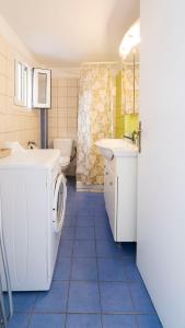 a bathroom with a washing machine and a sink at Cozy Apartment in Hermoupolis in Ermoupoli