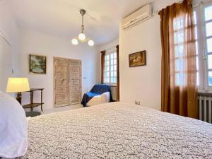 Posteľ alebo postele v izbe v ubytovaní Suite Sidi Azizi Dar Aloulou