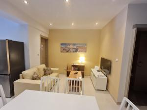 TV a/nebo společenská místnost v ubytování Tarxien - Lovely 3 bedroom unit