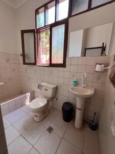 a bathroom with a toilet and a sink at Casa Amigable y Confortable in Yacuiba +69 photos