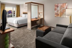 Postel nebo postele na pokoji v ubytování SpringHill Suites by Marriott Las Vegas Convention Center