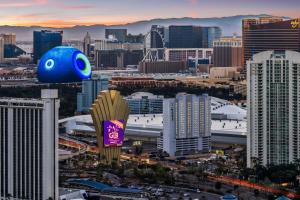 Nespecifikovaný výhled na destinaci Las Vegas nebo výhled na město při pohledu z hotelu