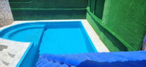 una vista aérea de una piscina azul en hotel playa del carmen en Playa del Carmen