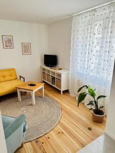a living room with a couch and a table at Apartament Zatorze in Olsztyn
