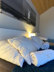 Posteľ alebo postele v izbe v ubytovaní Domki Złote Piaski Kryty Basen Sauna Jacuzzi